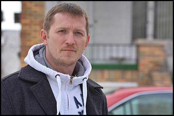 Thanks to the fast-thinking of Ryszard Pasienski, three people escaped from a house fire unhurt.