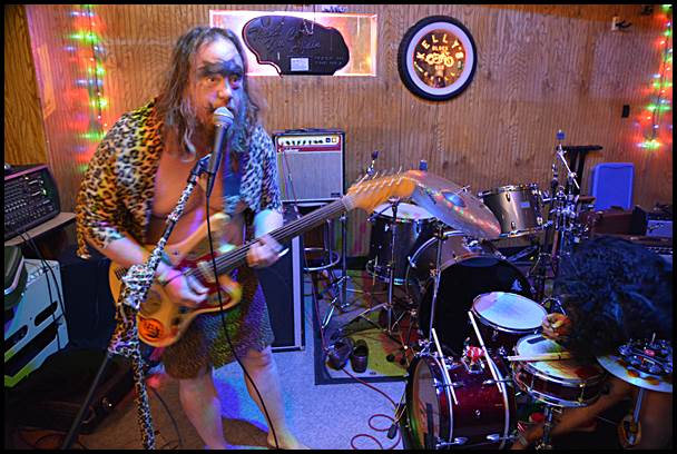 Caveman Woodman works up the crowd at Kelly’s Bar.