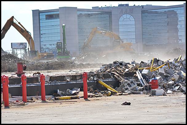 As the demolition proceeds at the American Axle site on Tuesday, strong gusts of wind created a dust storm that blew into the surrounding neighborhood. Residents called to complain about what they were breathing in.