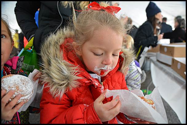 Passing the paczki tradition to the next generation.
